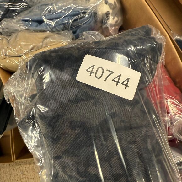 Gloria Vanderbilt Jeans Women 16 Black Geometric Denim Dark Amanda High Rise - Picture 9 of 9